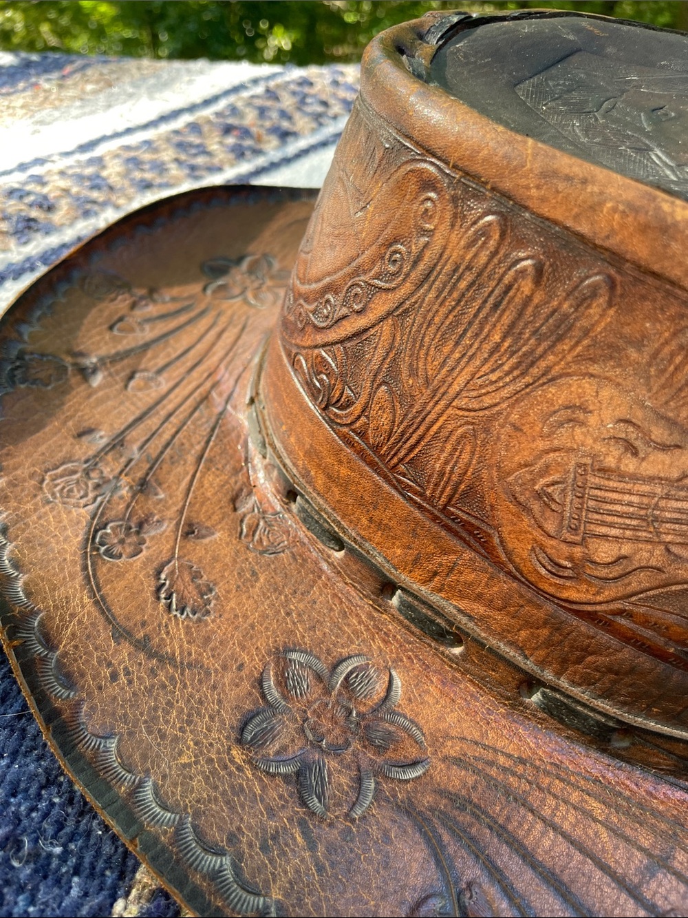 VINTAGE HAND TOOLED EMBOSSED AND STITCHED LEATHER COWBOY HAT - Picture 5 of 15